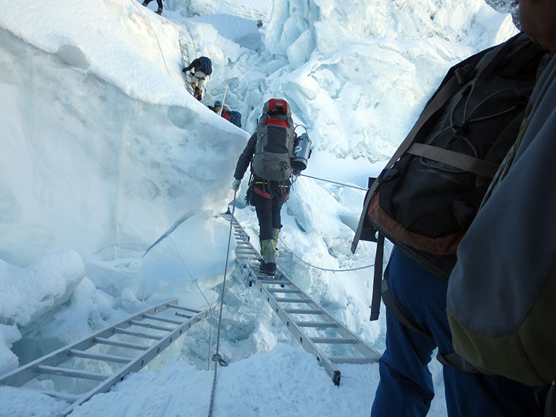 Climbers-Practicing-Khumbu-Icefall