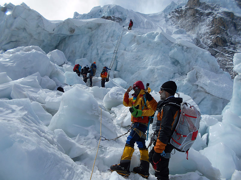 Icefall-Climbing-in-Everest