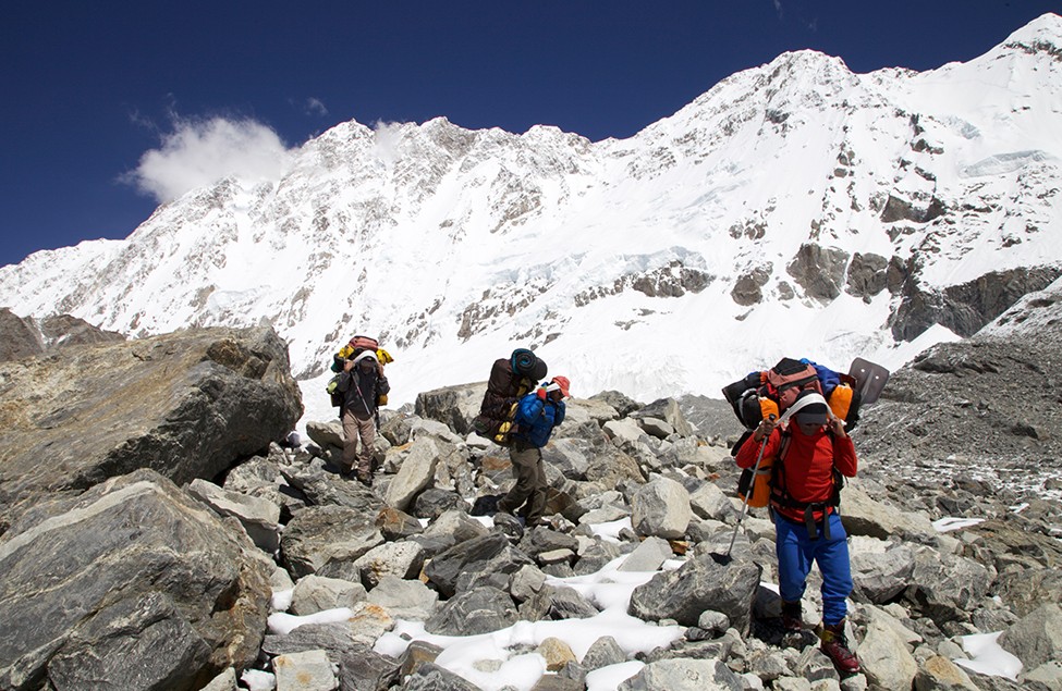 Way to Shishapangma base camp