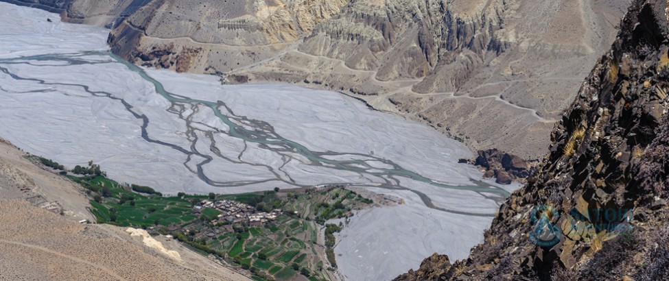 trekking to mustang