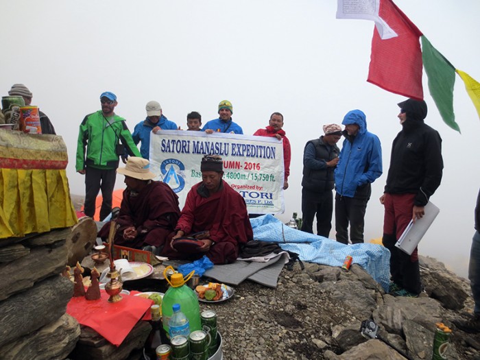  Worshiping before the Manaslu Expedition 