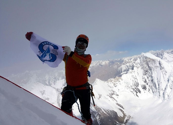  K2 Expedition Climbers with Satori Banner										 