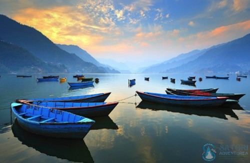 Annapurna Circuit Trek, Pokhara and Chitwan package Tour.