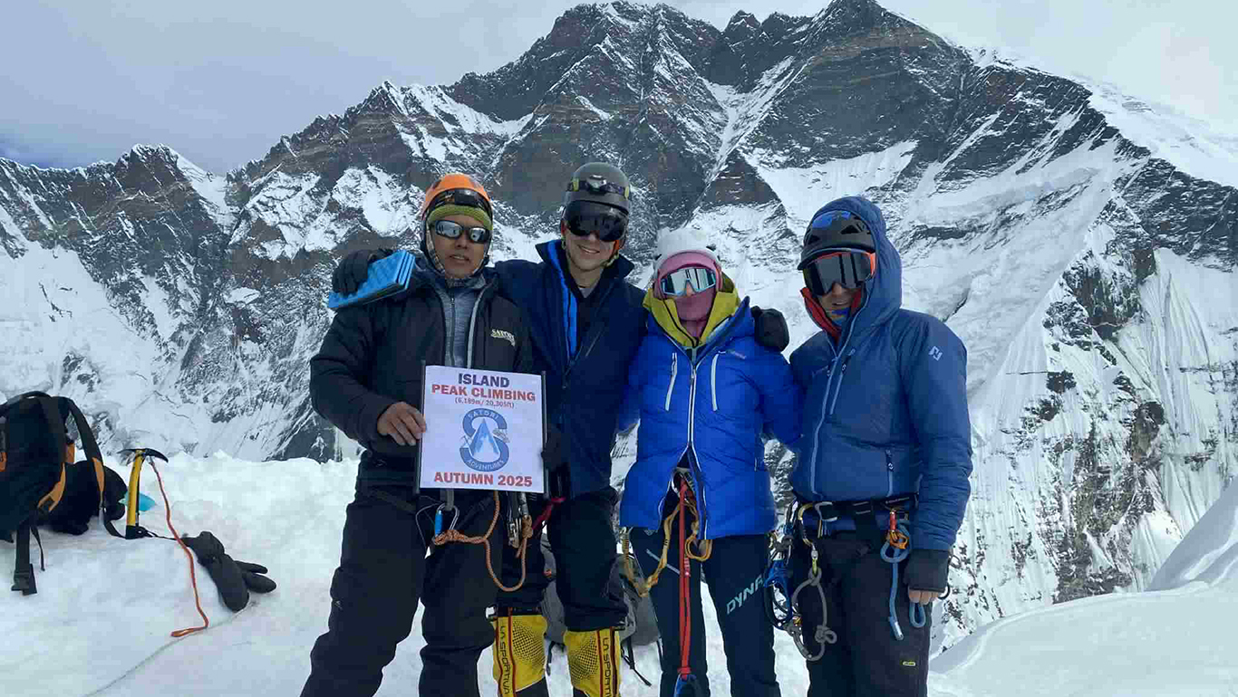 Island Peak Climbing (6,165m/ 20,226ft) - Autumn