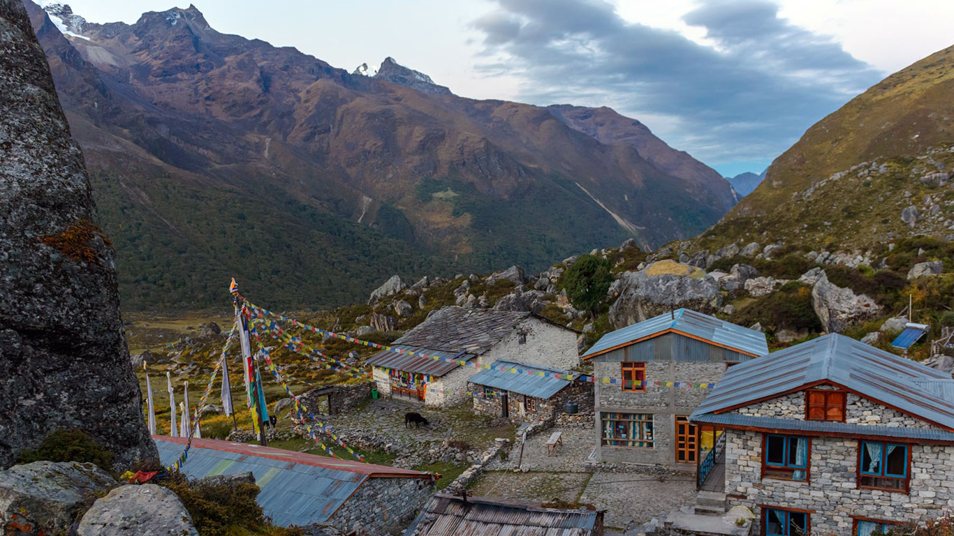  Langtang Helambu Gosaikunda Trek 