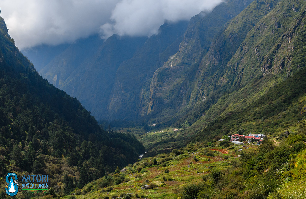  Langtang Helambu Trek Via Ganjala Pass 