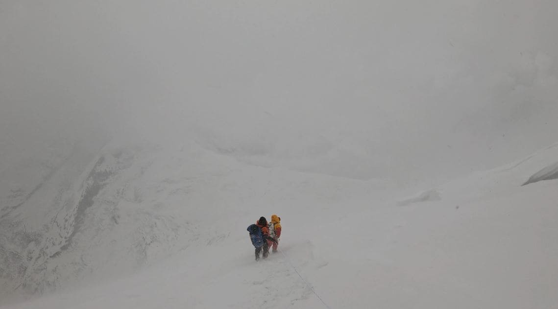rescue-team-descending-dhaulagiri